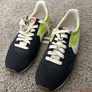 WORN ONCE Nike cute lime blue comfy shoes